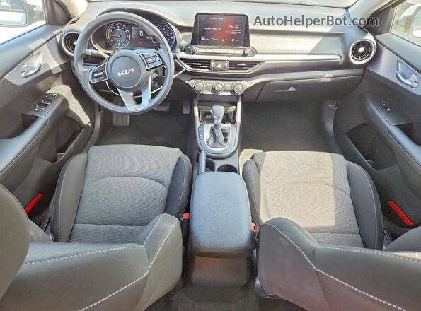 3KPF24AD7NE432788 2022 KIA FORTE White Առջևի վահանակի տեսք