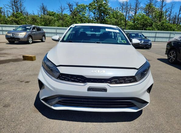 3KPF24AD7NE455505 2022 KIA FORTE Белый Вид спереди