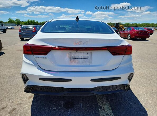 3KPF24AD7NE455505 2022 KIA FORTE Белый Вид сзади