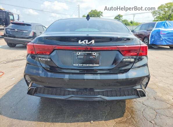 3KPF24AD7NE464091 2022 KIA FORTE Black Rear view