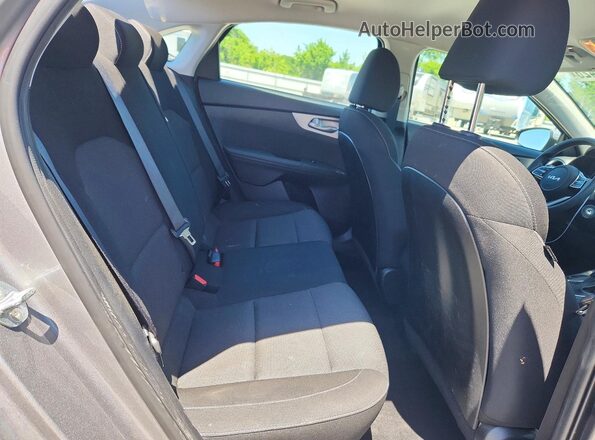 3KPF24AD7NE468268 2022 KIA FORTE Gray Вид задніх сидінь