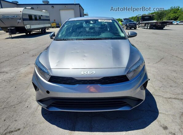 3KPF24AD7NE468268 2022 KIA FORTE Gray Вид спереду