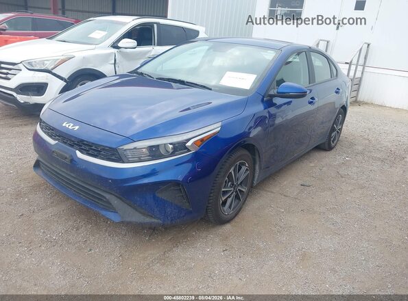 3KPF24AD7NE475186 2022 KIA FORTE Blue Vista tres cuartos delantera izquierda