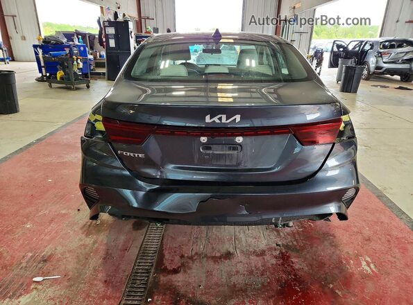 3KPF24AD7NE494885 2022 KIA FORTE Серый Вид сзади