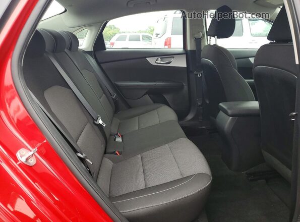 3KPF24AD7PE555719 2023 KIA FORTE Red Vista de los asientos traseros