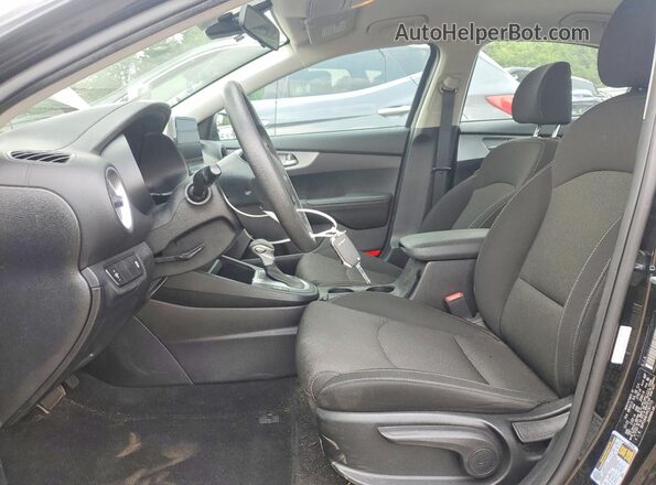3KPF24AD7PE561715 2023 KIA FORTE Black Widok wnętrza z przodu