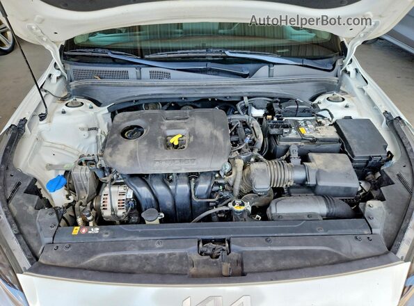 3KPF24AD7PE566414 2023 KIA FORTE White Вид задньої частини салону