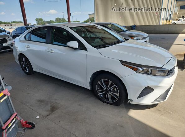 3KPF24AD7PE566414 2023 KIA FORTE White 