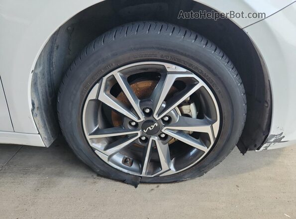 3KPF24AD7PE566414 2023 KIA FORTE White 