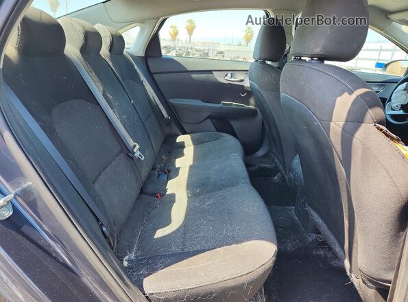 3KPF24AD7PE575579 2023 KIA FORTE Gray Widok tylnych siedzeń
