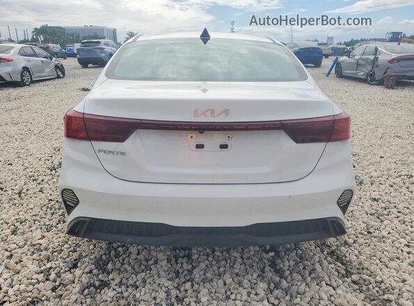 3KPF24AD7PE587943 2023 KIA FORTE Белый Вид сзади