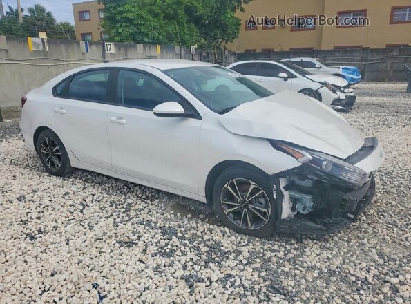 3KPF24AD7PE587943 2023 KIA FORTE Белый Передняя правая четверть