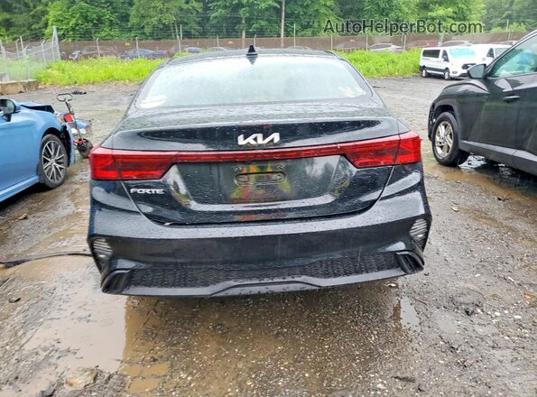 3KPF24AD7RE697135 2024 KIA FORTE Black უკანა ხედი