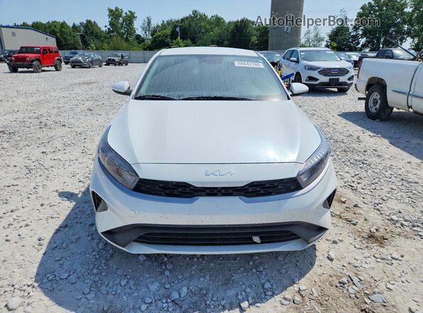 3KPF24AD7RE697667 2024 KIA FORTE White Widok z przodu