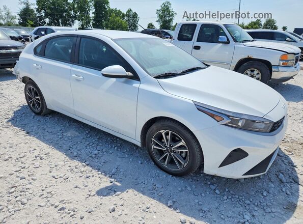 3KPF24AD7RE697667 2024 KIA FORTE White Przód prawy