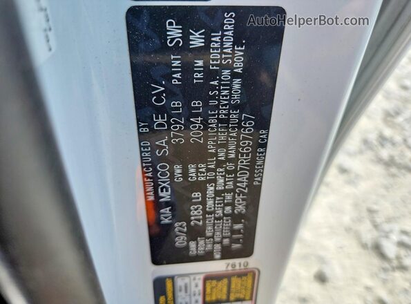 3KPF24AD7RE697667 2024 KIA FORTE White Widok komory silnika