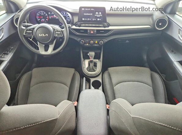 3KPF24AD7RE765305 2024 KIA FORTE White Widok deski rozdzielczej