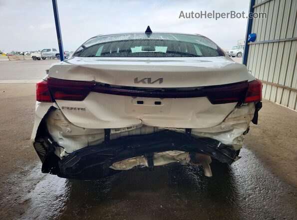 3KPF24AD7RE765305 2024 KIA FORTE White Widok z tyłu