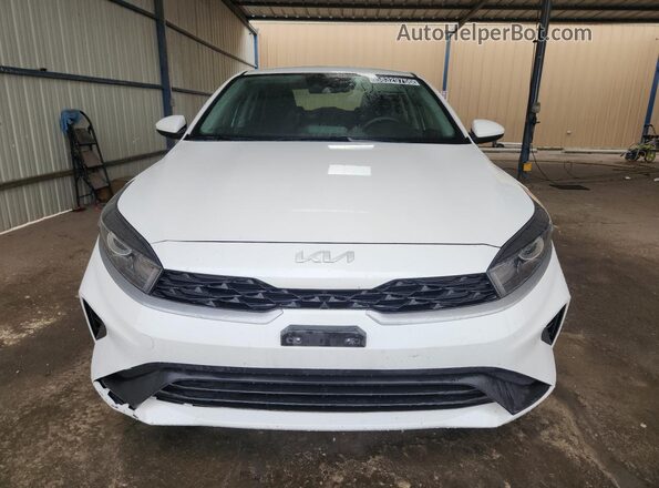 3KPF24AD7RE765305 2024 KIA FORTE White 