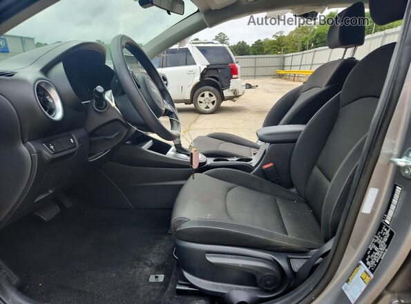 3KPF24AD7RE768415 2024 KIA FORTE Gray Vista interior delantera