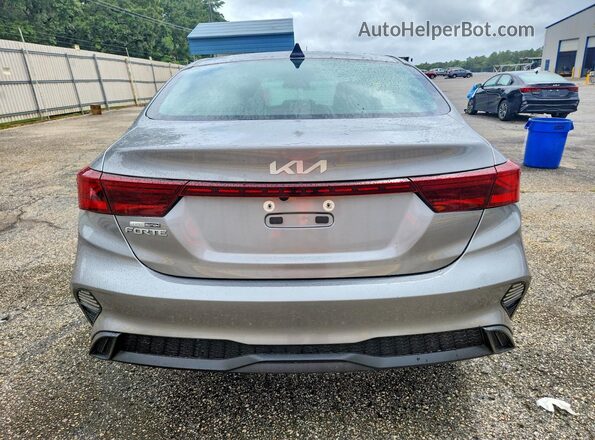 3KPF24AD7RE768415 2024 KIA FORTE Gray Vista trasera