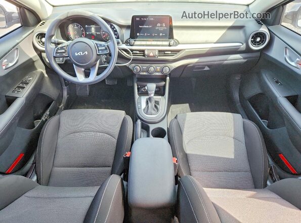 3KPF24AD7RE781200 2024 KIA FORTE White Առջևի վահանակի տեսք