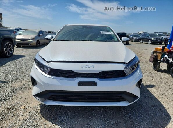 3KPF24AD7RE781200 2024 KIA FORTE White Դիմացի տեսք