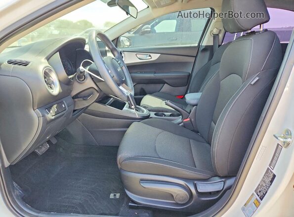 3KPF24AD7RE781200 2024 KIA FORTE White Սալոնի դիմացի տեսք