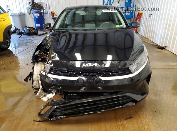 3KPF24AD7RE795081 2024 KIA FORTE Black Vista frontal