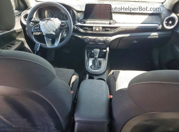 3KPF24AD7RE821467 2024 KIA FORTE Красный Вид панели приборов