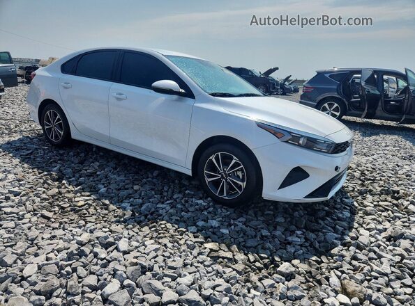 3KPF24AD7RE821498 2024 KIA FORTE White Передня права чверть