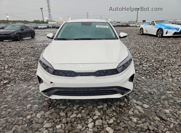 3KPF24AD7RE821498 2024 KIA FORTE White Вид спереду