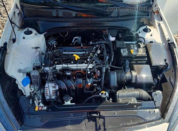 3KPF24AD7RE821498 2024 KIA FORTE White Вид задньої частини салону