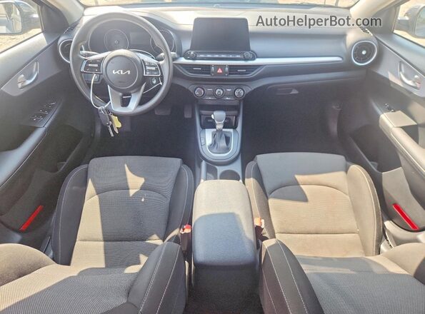 3KPF24AD7RE832579 2024 KIA FORTE Black წინა პანელის ხედი