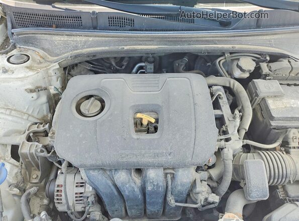 3KPF24AD8ME320189 2021 KIA FORTE Белый Вид задней части салона
