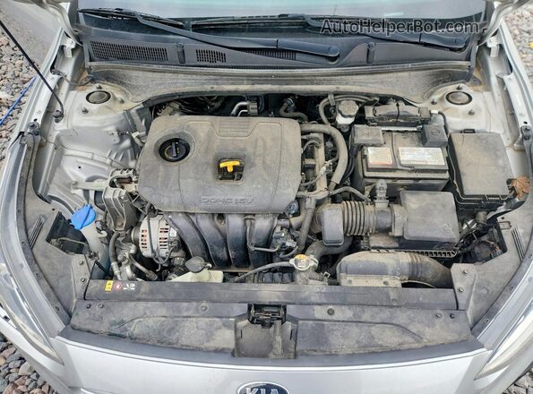 3KPF24AD8ME334710 2021 KIA FORTE Silver Widok wnętrza z tyłu