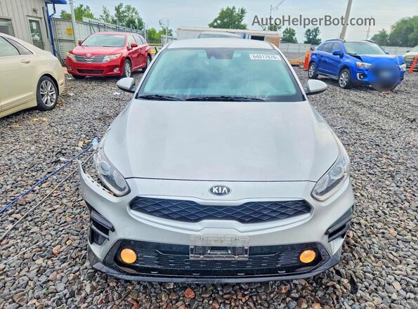 3KPF24AD8ME334710 2021 KIA FORTE Silver Widok z przodu
