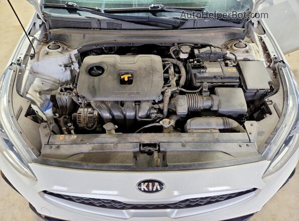 3KPF24AD8ME350650 2021 KIA FORTE White Вид задньої частини салону