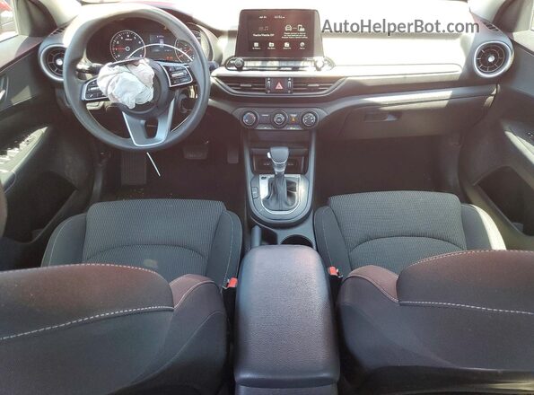 3KPF24AD8ME364404 2021 KIA FORTE Red Widok deski rozdzielczej