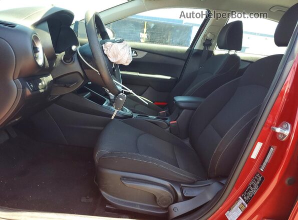 3KPF24AD8ME364404 2021 KIA FORTE Red Widok wnętrza z przodu