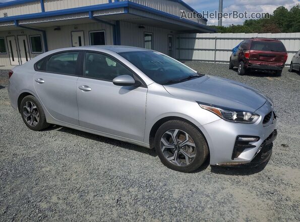 3KPF24AD8ME370722 2021 KIA FORTE Silver Delantero derecho