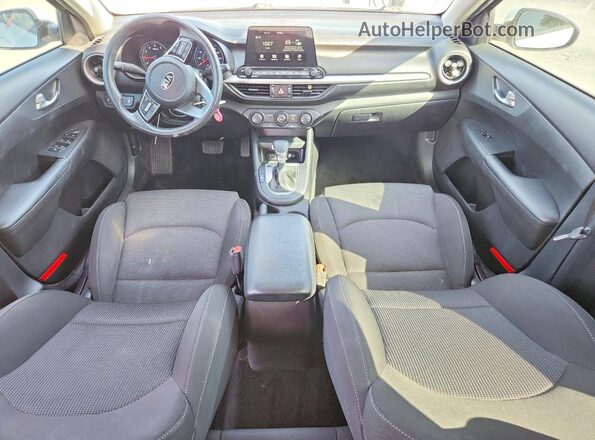 3KPF24AD8ME382644 2021 KIA FORTE White Vista del salpicadero