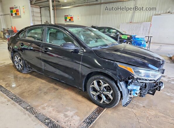 3KPF24AD8ME388668 2021 KIA FORTE Black Front right