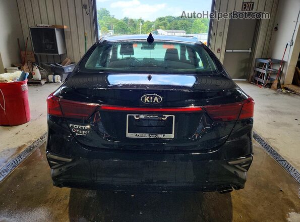 3KPF24AD8ME388668 2021 KIA FORTE Black Rear view