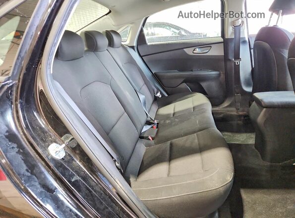 3KPF24AD8ME388668 2021 KIA FORTE Black Rear seats view