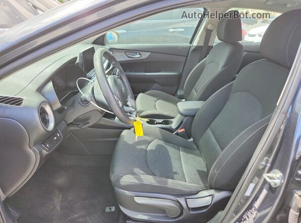 3KPF24AD8ME402083 2021 KIA FORTE Charcoal Вид салону спереду