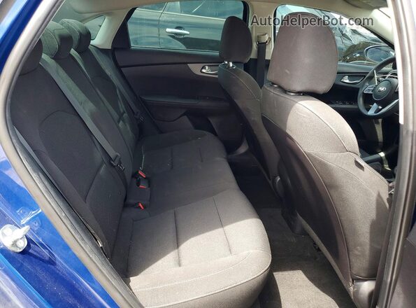 3KPF24AD8ME412581 2021 KIA FORTE Blue Widok tylnych siedzeń