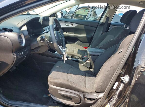3KPF24AD8NE467596 2022 KIA FORTE Черный Вид салона спереди