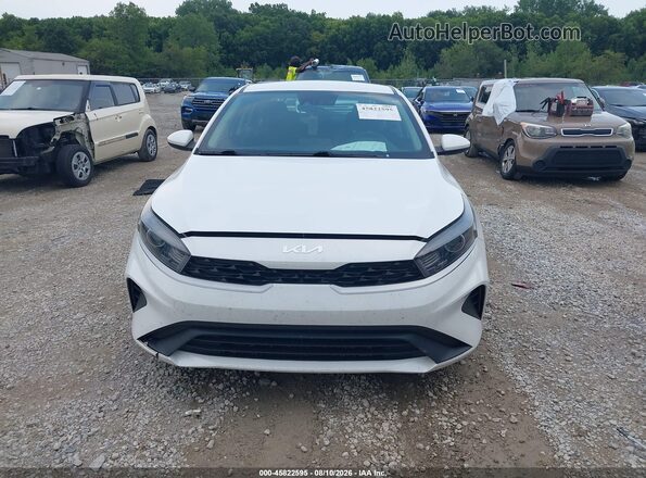 3KPF24AD8PE507811 2023 KIA FORTE Белый Вид задней части салона