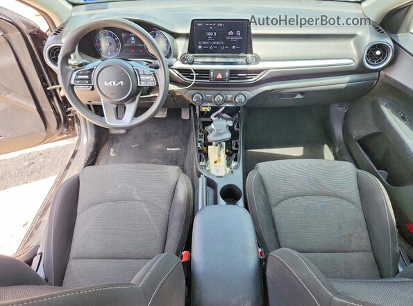 3KPF24AD8PE582346 2023 KIA FORTE Черный Вид панели приборов